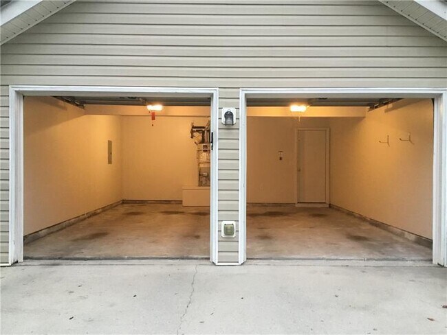 Foto del edificio - 6252 Lakeview Ct