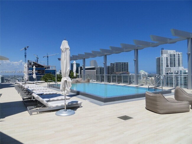 Foto del edificio - 1100 S Miami Ave