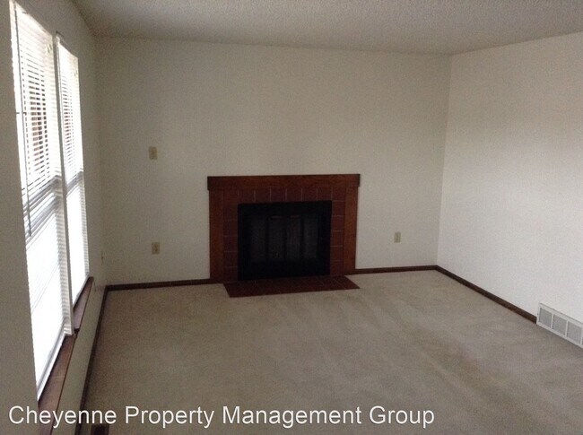 Building Photo - 3 br, 2.5 bath House - 2635 Sagebrush Ave