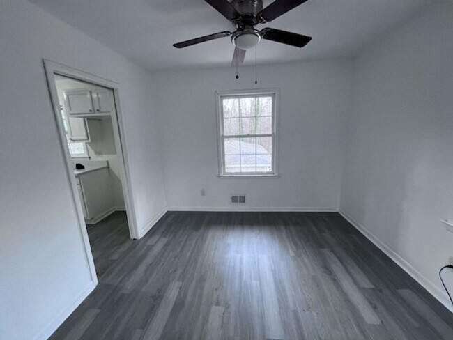Building Photo - Forest Park Oasis: Stunning 4BR/2BA Renova...