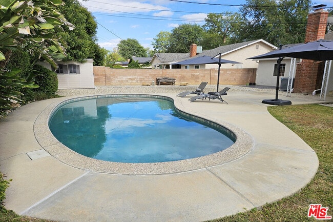 Building Photo - 22337 Cantara St