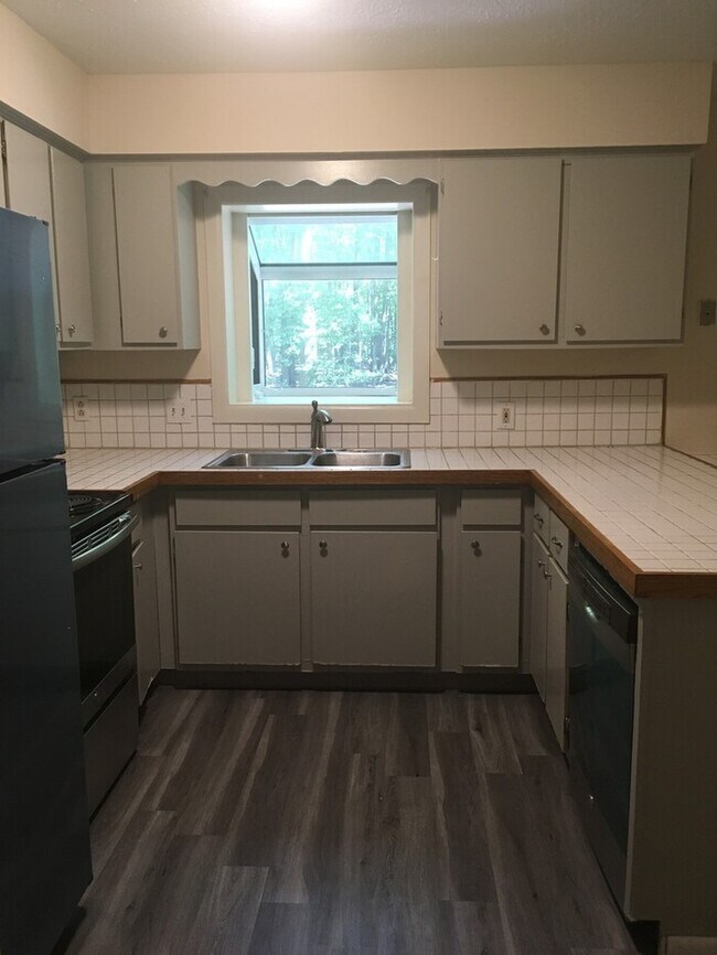 Foto del edificio - 3351 Hi-Wood Stow Ohio- 3 Bedroom 1/2 bath