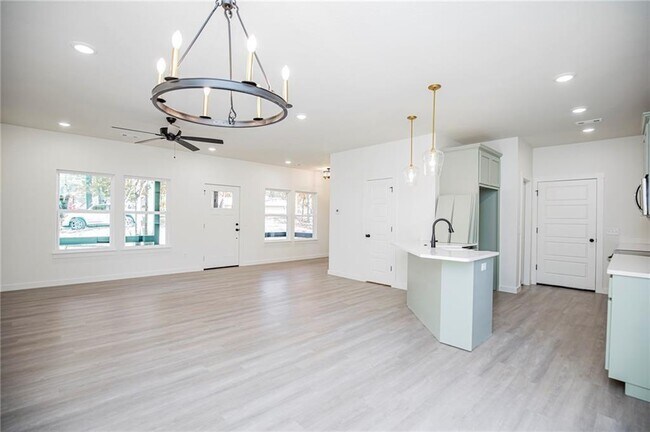 Building Photo - 3 Runnymede Cir