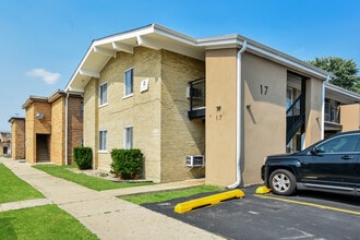 Building Photo - 17 N Hillside Ave