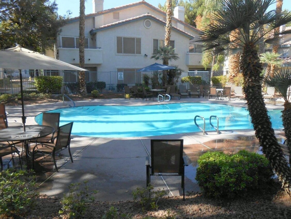 Primary Photo - Spacious 2 bedroom Upstairs Condo in Gated...