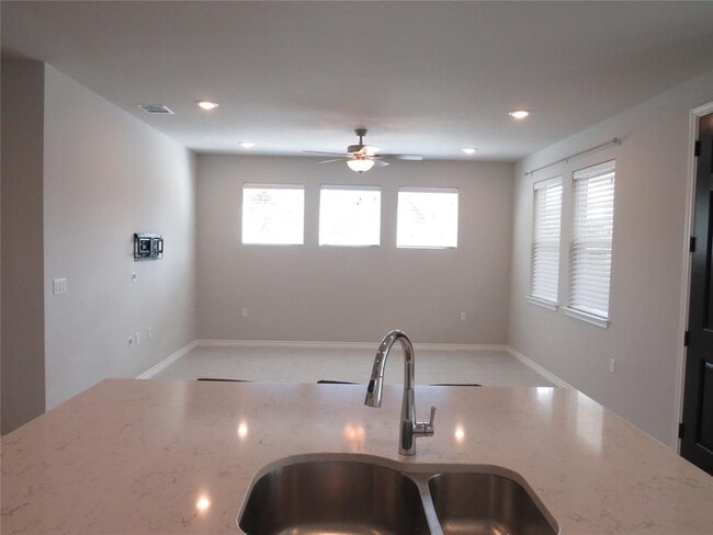 Building Photo - 121 Lafitte Dr