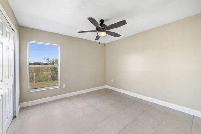 Foto del edificio - 336 Grovepark Dr