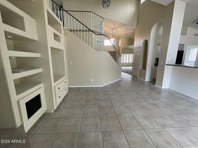Building Photo - 5125 E Fellars Dr