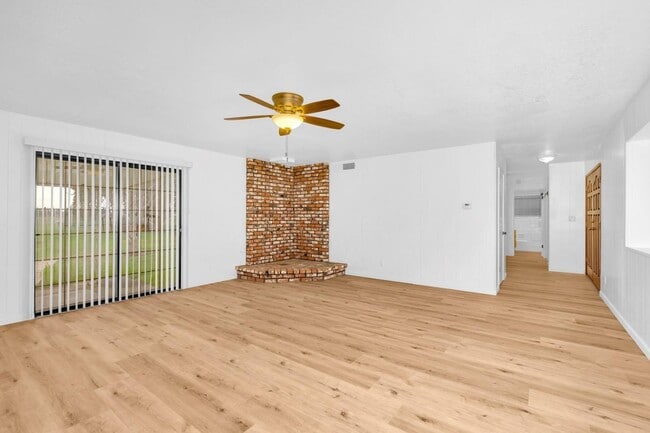 Building Photo - 6549 N Locan Ave
