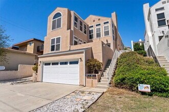Building Photo - 313 E Oak Ave