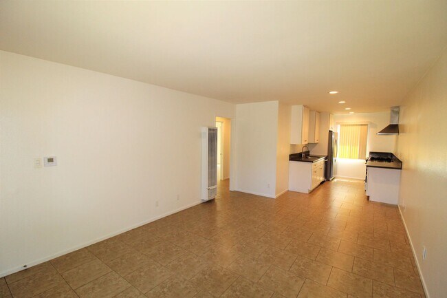 Building Photo - 3357po