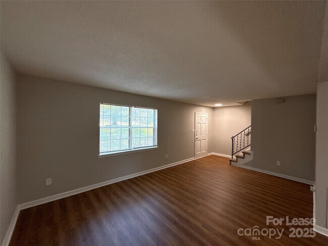 Foto del edificio - 10953 Park Rd