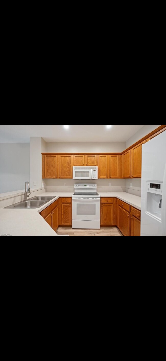 Kitchen - 10093 Pacific Pines Ave