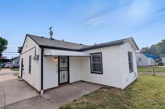 Foto del edificio - 12721 Emery Ave
