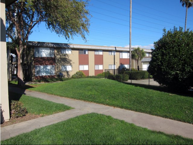 Building Photo - Sun Valley Apartments