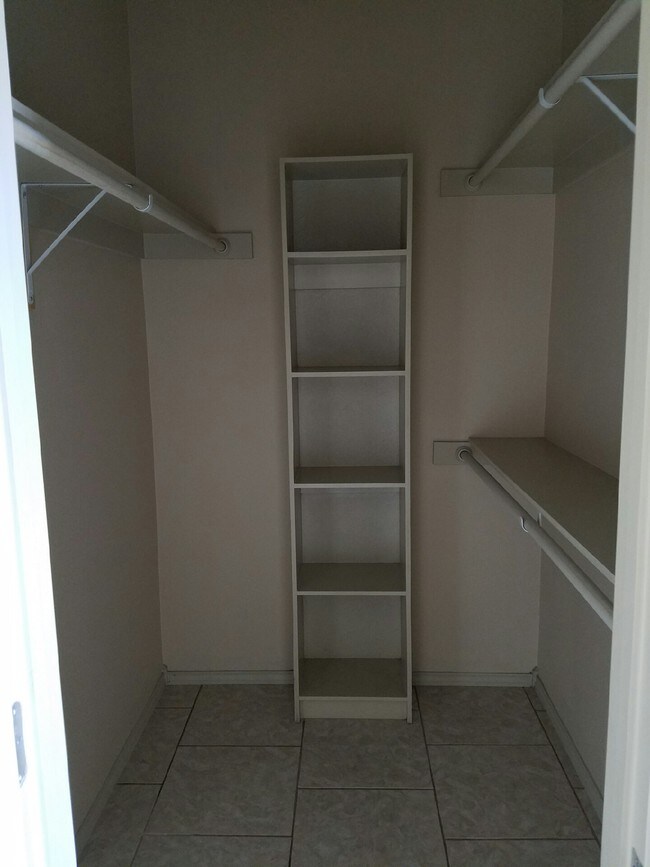 Foto del edificio - 7606 Rocio Dr