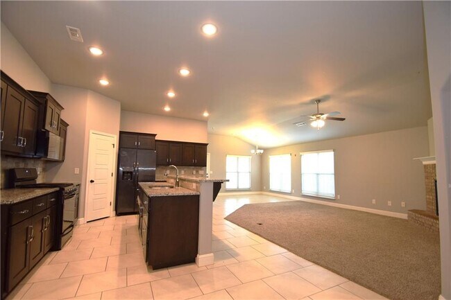 Building Photo - 971 Redfree Dr