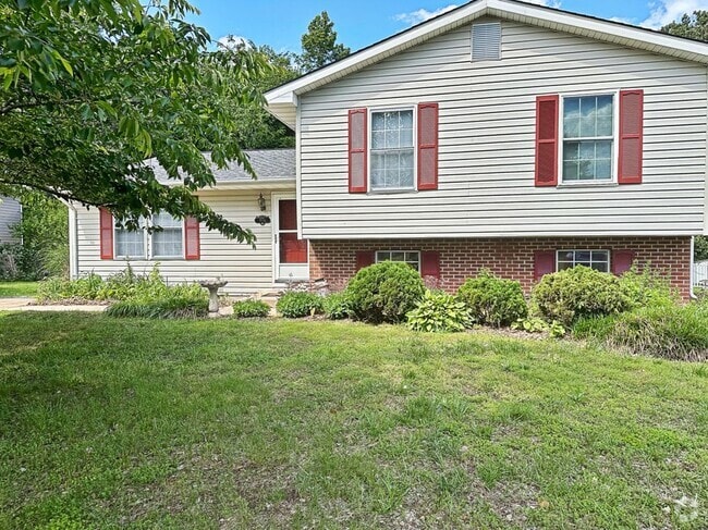 Building Photo - 9151 Honeysuckle Dr