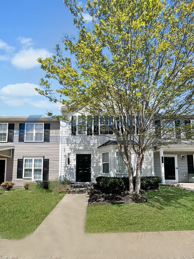 Primary Photo - 715 Crestwell Cir