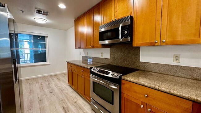 Building Photo - 520 Lunalilo Home Road