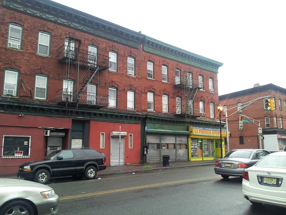 Primary Photo - 193-195 Monticello Ave
