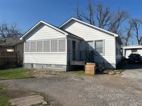 Building Photo - 4511 Wedgewood St