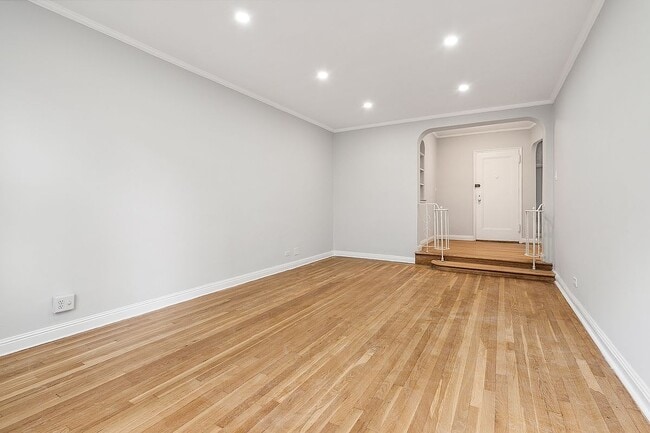 Building Photo - 205 W 95th St