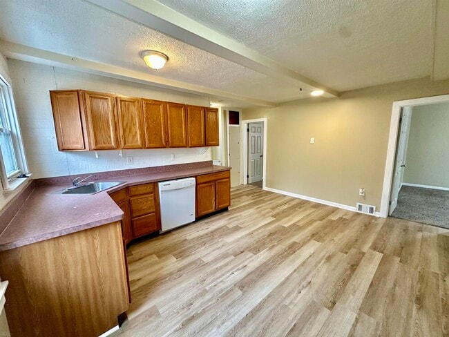 Foto del edificio - 30240 Groveland St