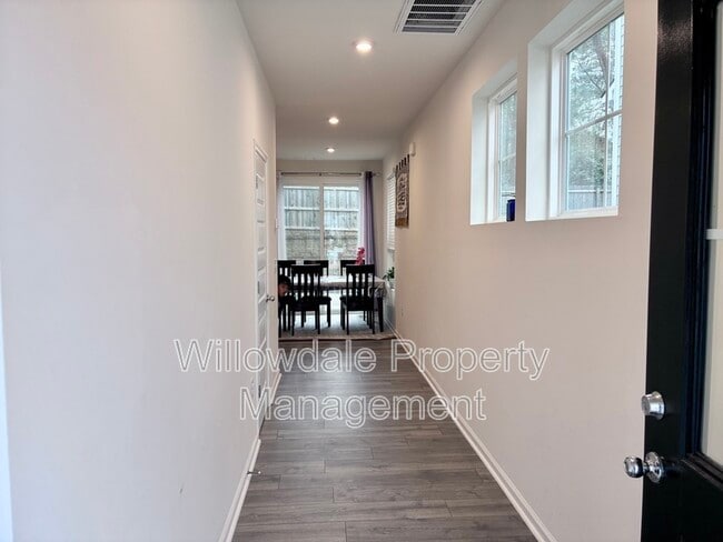 Building Photo - 1405 Chipping Dr