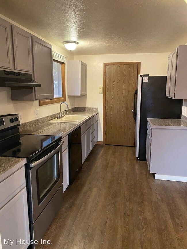 Building Photo - 4 br, 3 bath House - 3412 Thames Ct.