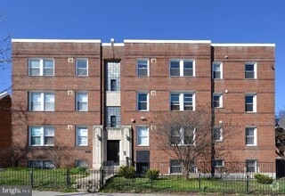 Building Photo - 1380 Bryant St NE