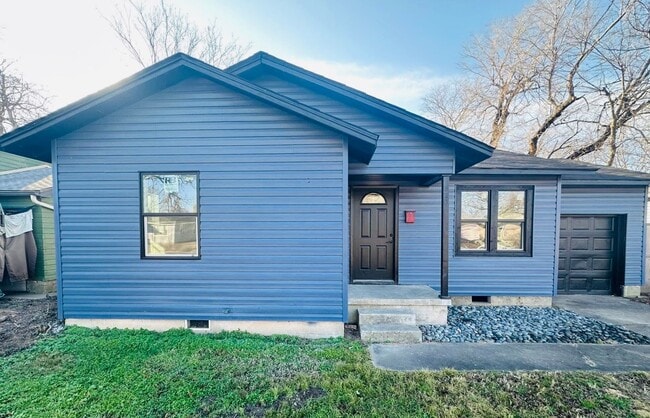 Building Photo - Move in special!! Adorable Fully Remodeled 2 Bed, 1 Bath Home with Garage in Prime Norman Location!