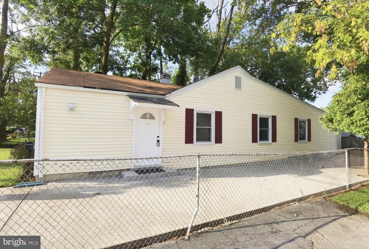 Primary Photo - 511 N Horners Ln
