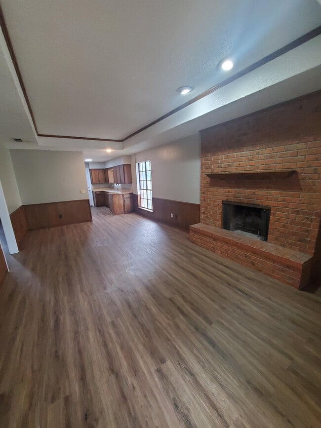Building Photo - 1023 Sugarloaf Dr