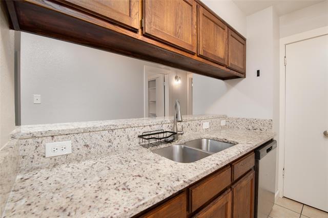 Foto del edificio - 1717 Meadow Oak Dr