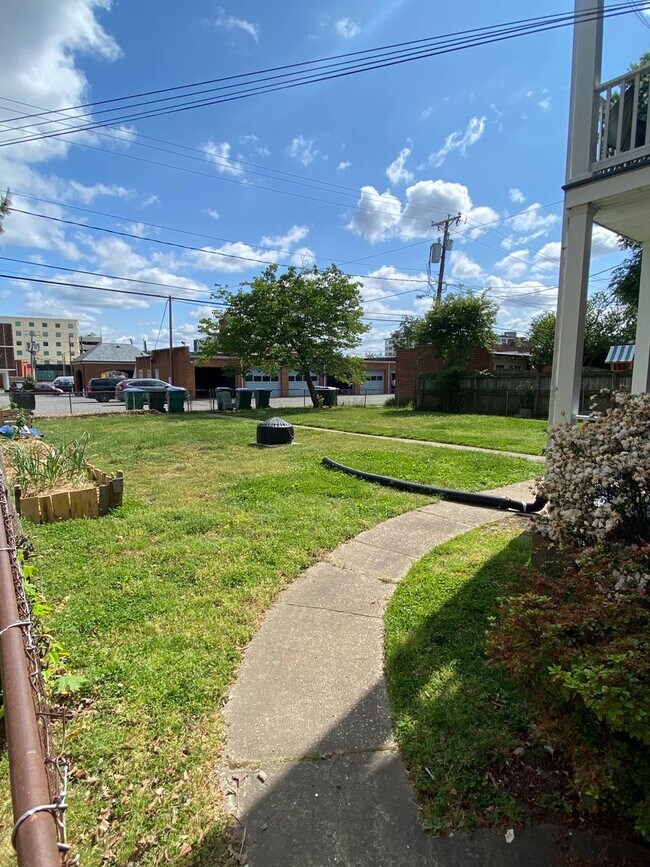 Foto del edificio - 3218 W Grace St