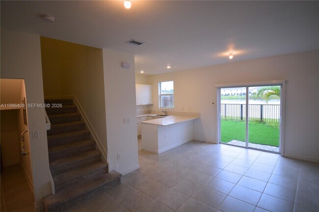 Foto del edificio - 2375 NW 122nd Ter