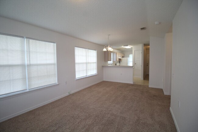 Building Photo - 2 bed 1 bath Northeast Pensacola townhome ...
