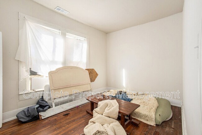 Foto del edificio - 7116 Division Ave