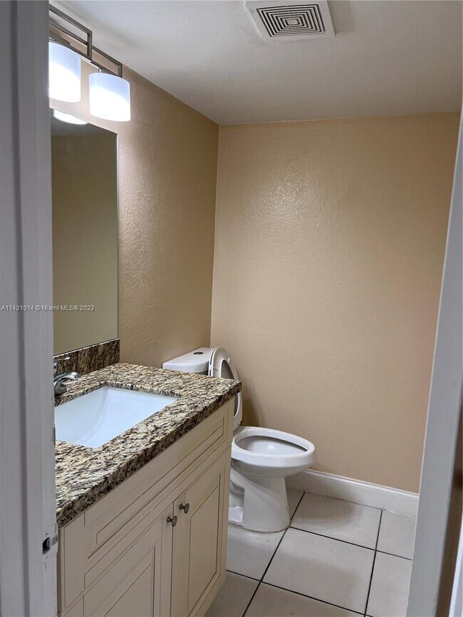 Foto del edificio - 3760 NW 115th Way