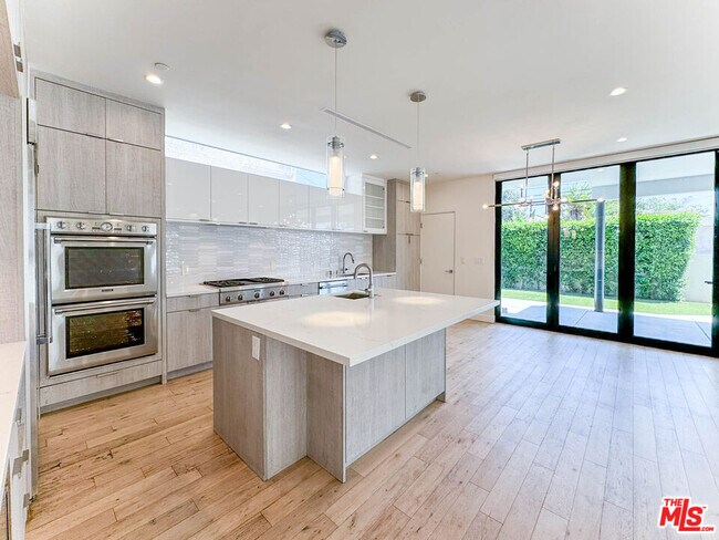Foto del edificio - 1028 Mansfield Ave