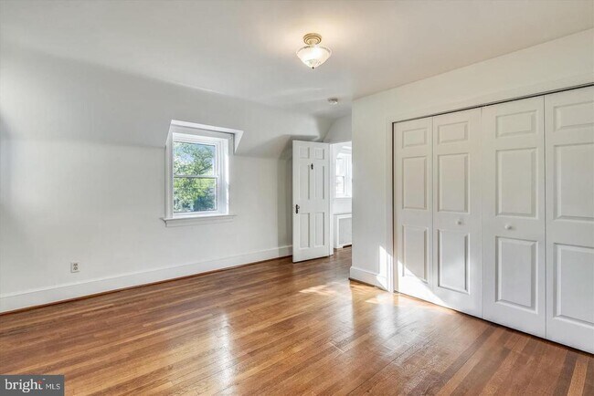 Foto del edificio - 400 Meadow Ln