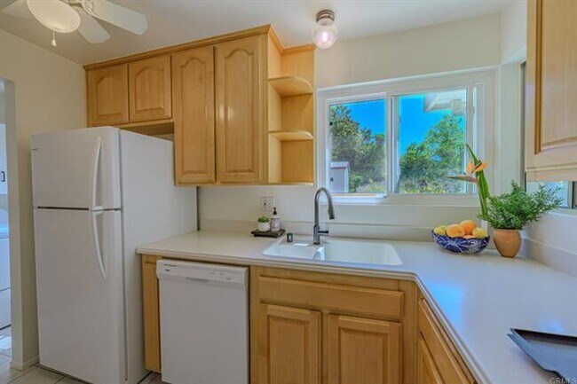 Foto del edificio - 55+ and Older Single Level 2 Bedroom Quiet...
