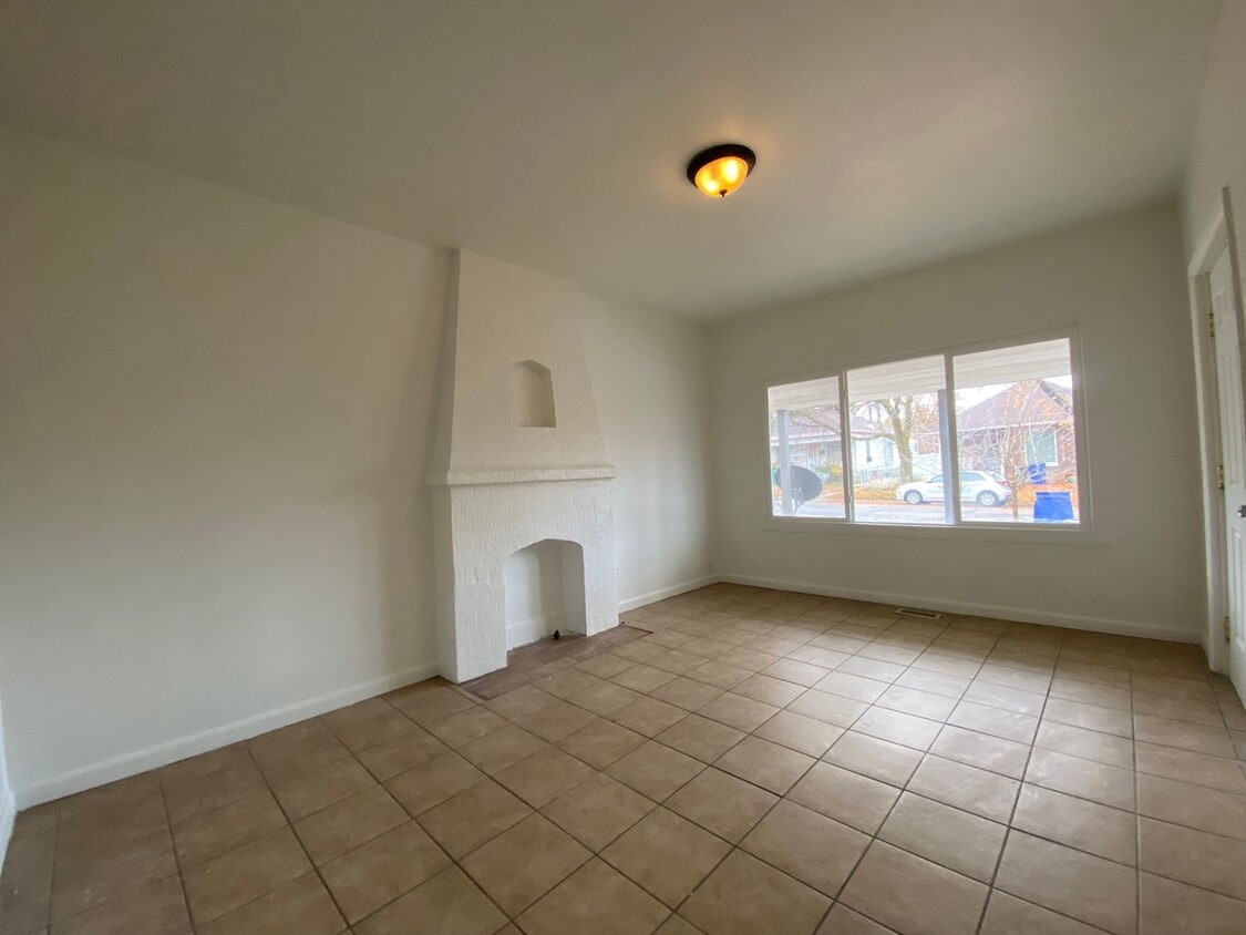 Primary Photo - 926 E. Binford St