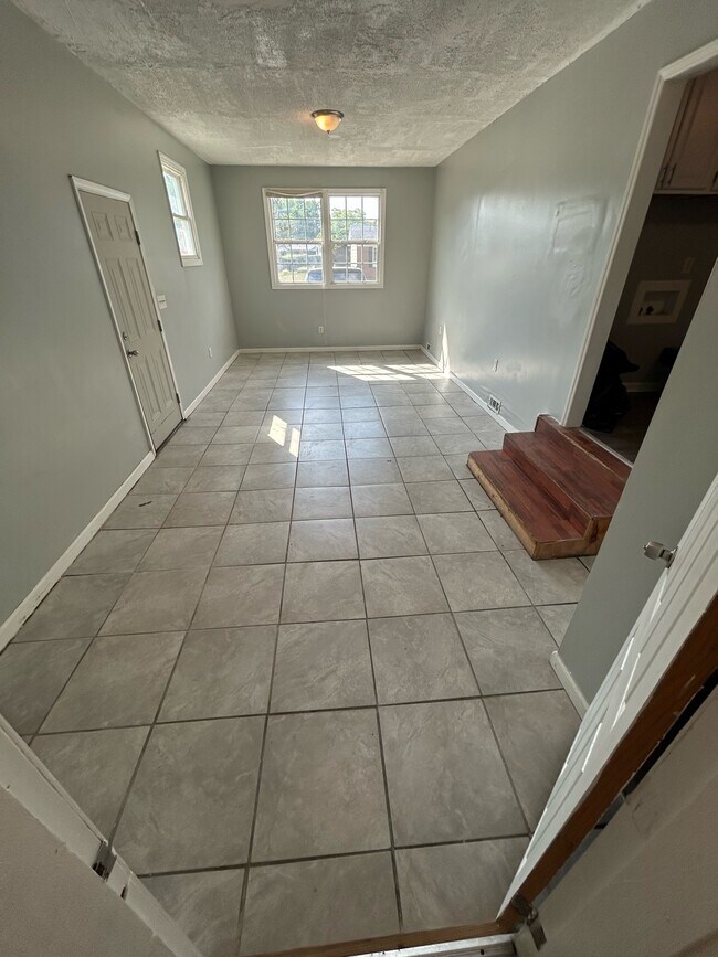 Building Photo - 5222 Longbranch Dr