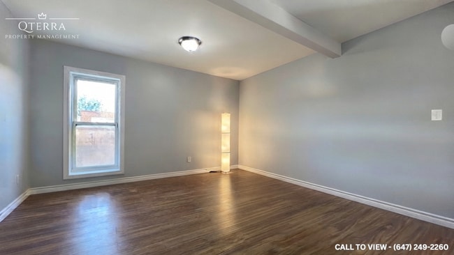 Building Photo - 215 Mcalpine Av S
