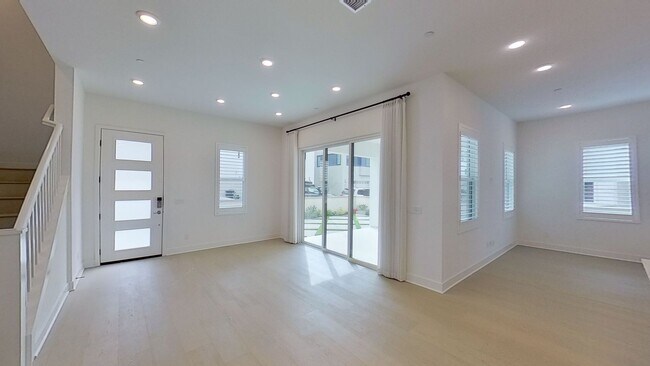 Building Photo - Brand New 4 Bedroom Home in Great Park, Ir...
