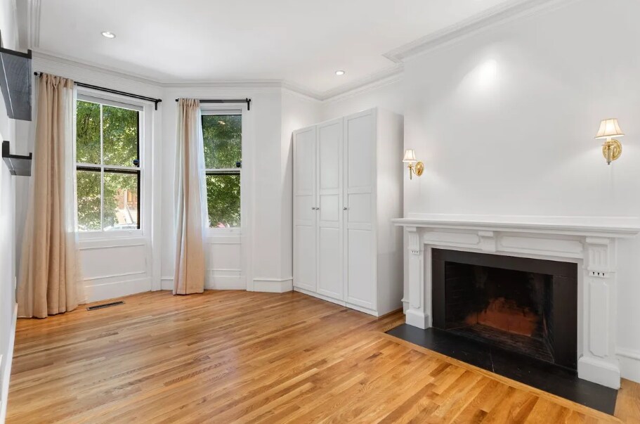 *Pictures are representative samples of the advertised unit. In some cases, the actual units you tou - 239 Beacon St (Boston, MA)
