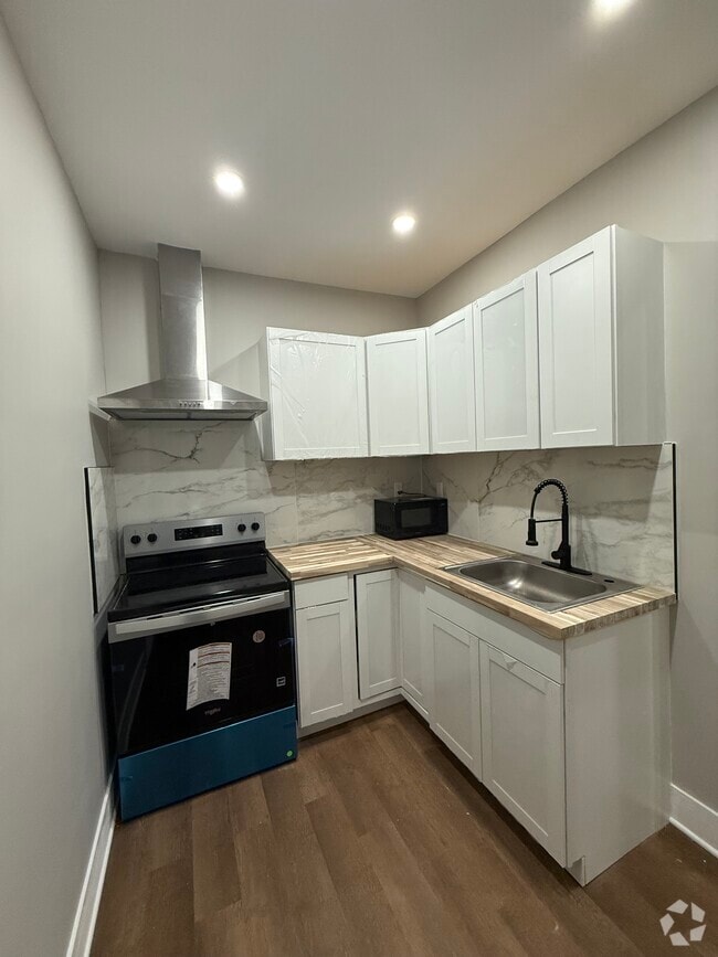 Building Photo - 442 Hudson Ave