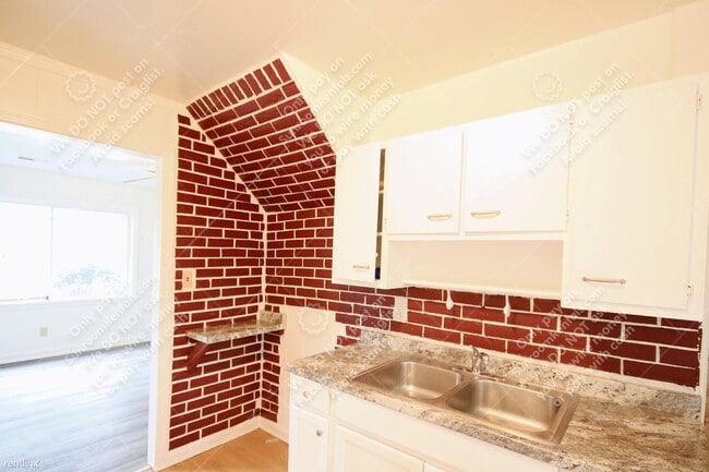 Building Photo - 3 br, 1 bath House - 2884 Woodland Ave